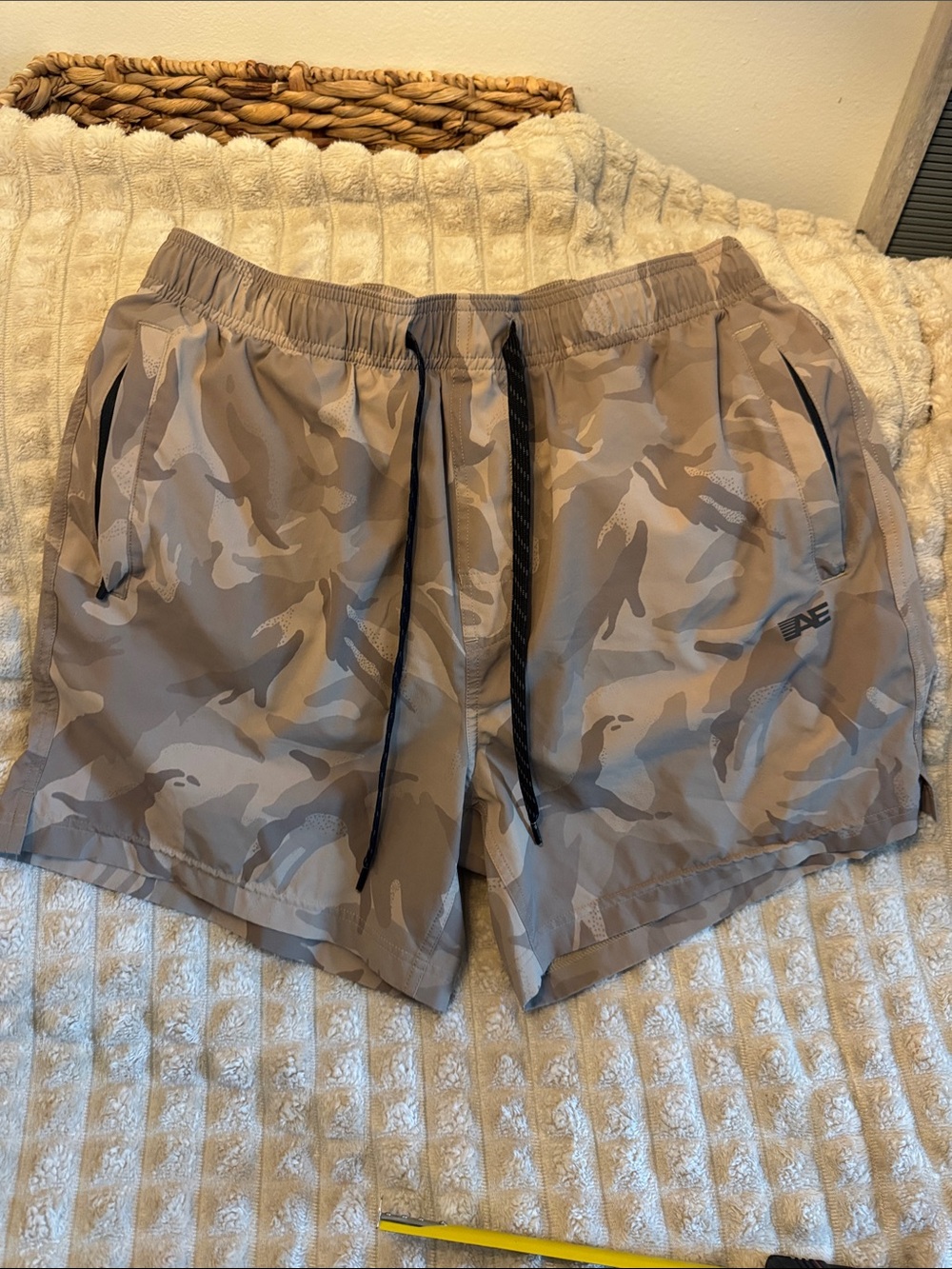American Eagle  Men's Beige Camo Athletic Shorts with Drawstring 5 inch